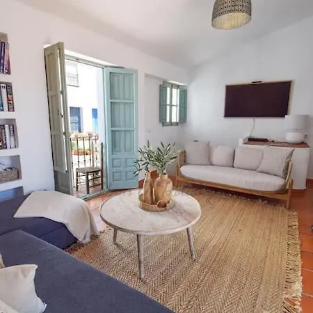 Calle Alta 37, Luxury 3 Bedroom Center Townhouse With Large Terrace And Sea Views Hansonholiday