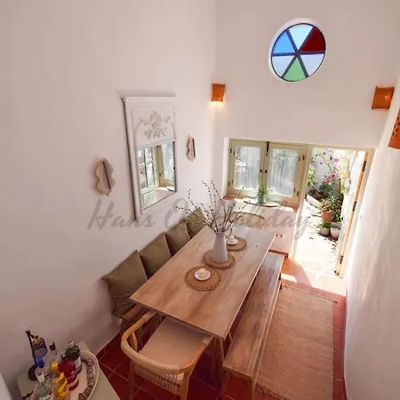 Дом отдыха Calle Alta 37, Luxury 3 Bedroom Center Townhouse With Large Terrace And Sea Views Hansonholiday
