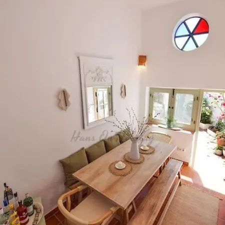Calle Alta 37, Luxury 3 Bedroom Center Townhouse With Large Terrace And Sea Views Hansonholiday *