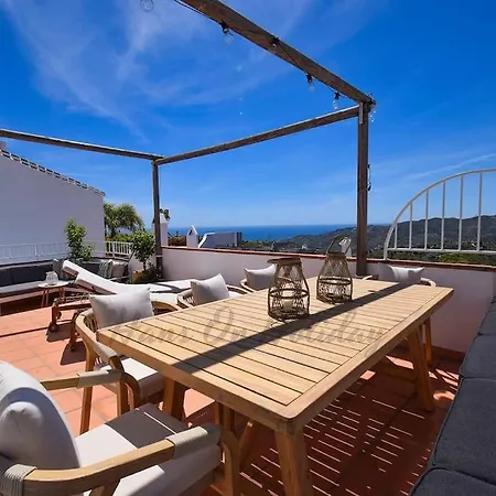 Calle Alta 37, Luxury 3 Bedroom Center Townhouse With Large Terrace And Sea Views Hansonholiday